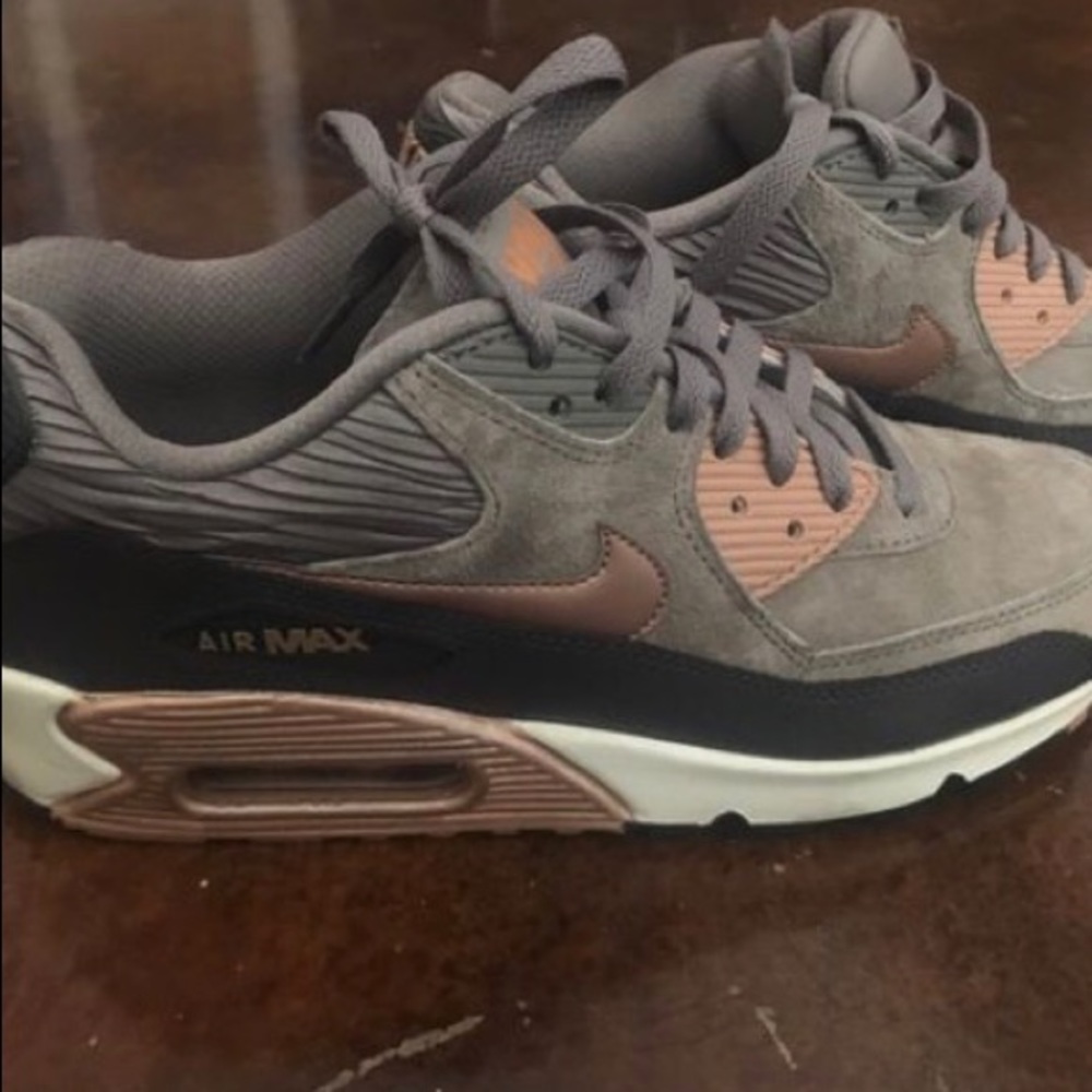 NIKE Air Max 90